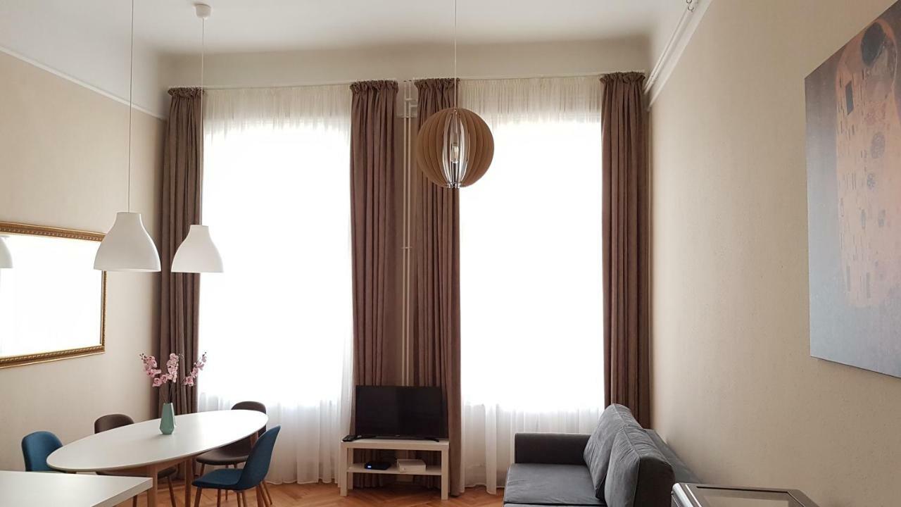 Cbs Apartments บูดาเปสต์ ภายนอก รูปภาพ