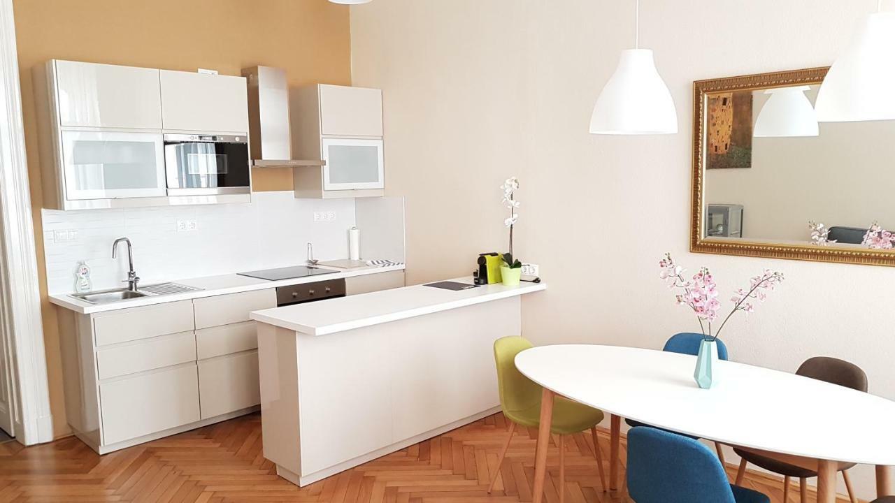 Cbs Apartments บูดาเปสต์ ภายนอก รูปภาพ